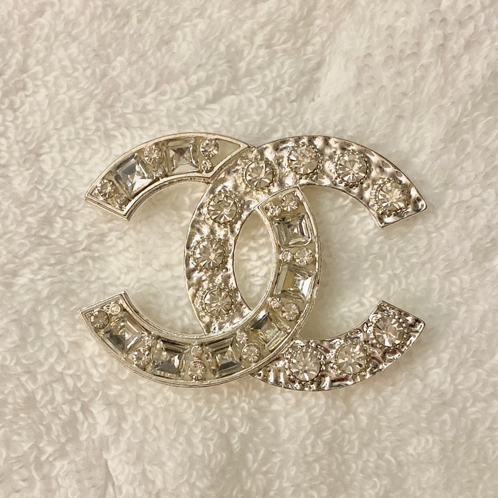 Stunning brooch
